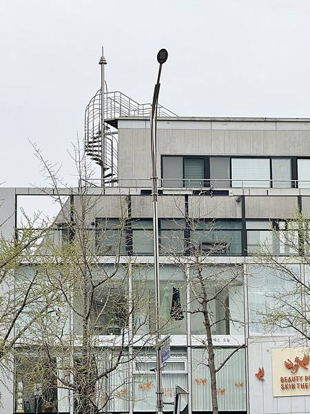 －＞來去首爾名店街追建築 SongEun藝術中心、LV 旗艦