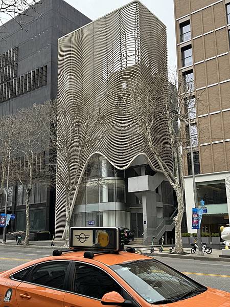 －＞來去首爾名店街追建築 SongEun藝術中心、LV 旗艦