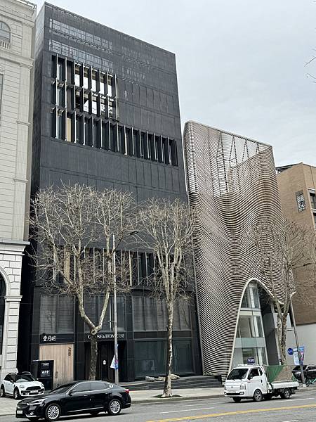 －＞來去首爾名店街追建築 SongEun藝術中心、LV 旗艦