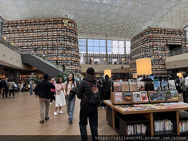 －＞ 【首爾】Starfield 星空圖書館
