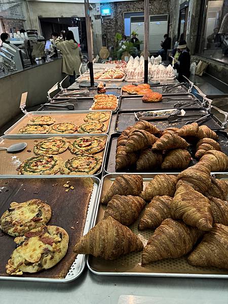 －＞【首爾】 首爾聖水洞Onion Cafe，廢墟風格...