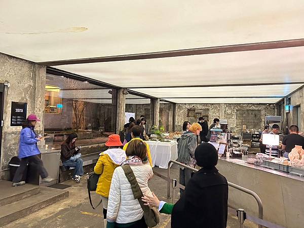 －＞【首爾】 首爾聖水洞Onion Cafe，廢墟風格...