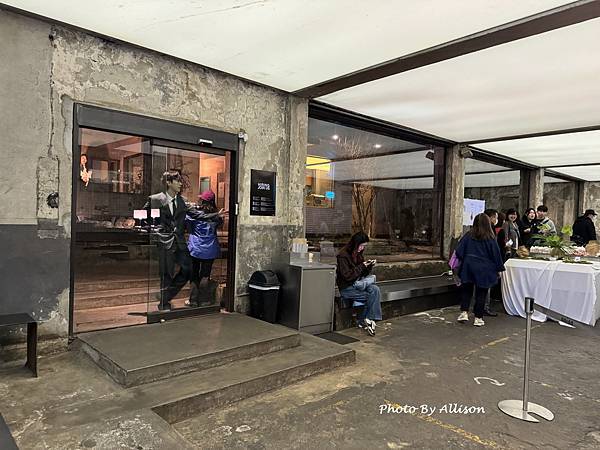 －＞【首爾】 首爾聖水洞Onion Cafe，廢墟風格...