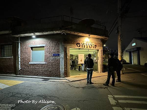 －＞【首爾】 首爾聖水洞Onion Cafe，廢墟風格...
