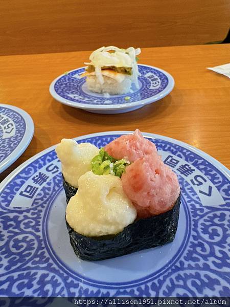 －＞藏壽司打牙祭巧遇扭蛋「吉伊卡哇」活動 + 芒果咖啡「冰球