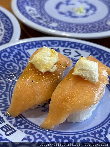 －＞藏壽司打牙祭巧遇扭蛋「吉伊卡哇」活動 + 芒果咖啡「冰球