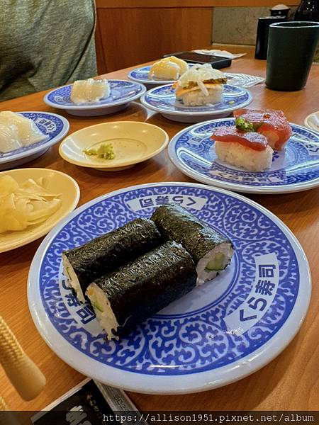 －＞藏壽司打牙祭巧遇扭蛋「吉伊卡哇」活動 + 芒果咖啡「冰球