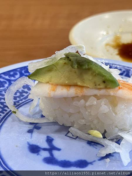 －＞藏壽司打牙祭巧遇扭蛋「吉伊卡哇」活動 + 芒果咖啡「冰球