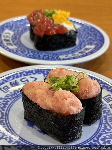 －＞藏壽司打牙祭巧遇扭蛋「吉伊卡哇」活動 + 芒果咖啡「冰球