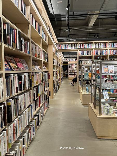 －＞TSUTAYA BOOKSTORE 蔦屋書店桃園藝文店