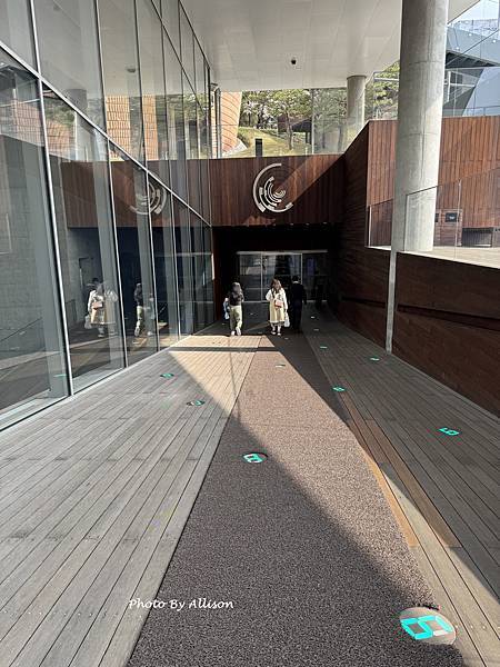 －＞建築比展品精彩的美術館-三星LEEUM美術館(上) 彩虹
