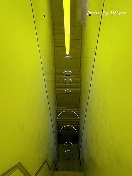 －＞建築比展品精彩的美術館-三星LEEUM美術館(上) 彩虹