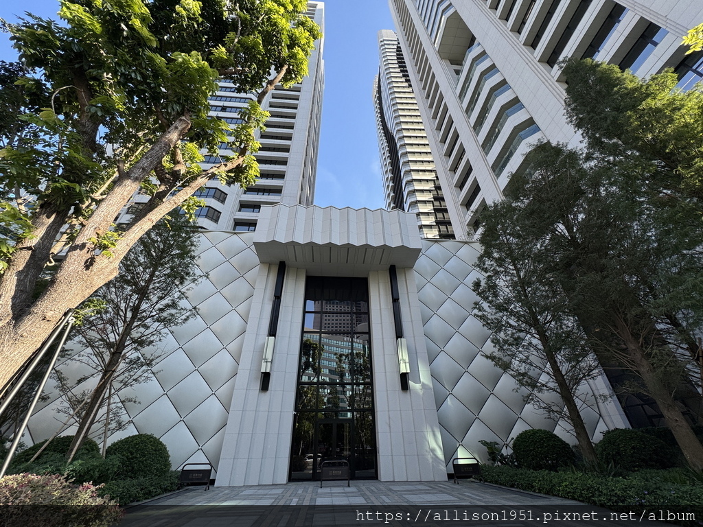 －＞蔦屋書店台中老佛爺店新開幕踩點： 180坪閱讀X藝術X社