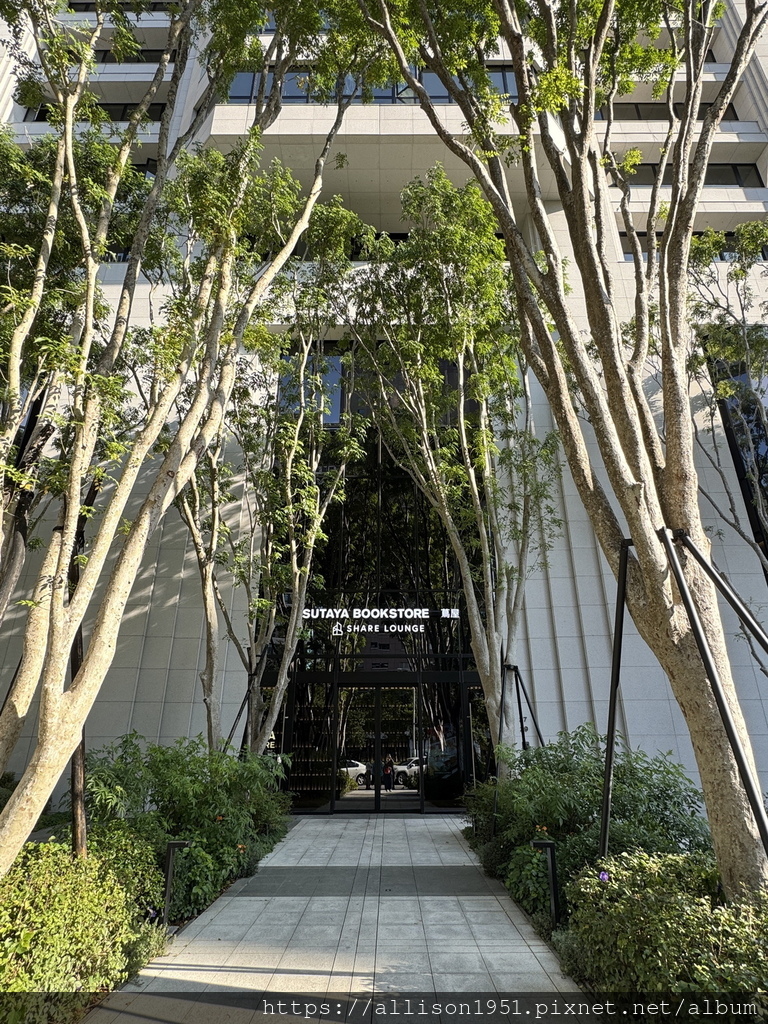 －＞蔦屋書店台中老佛爺店新開幕踩點： 180坪閱讀X藝術X社