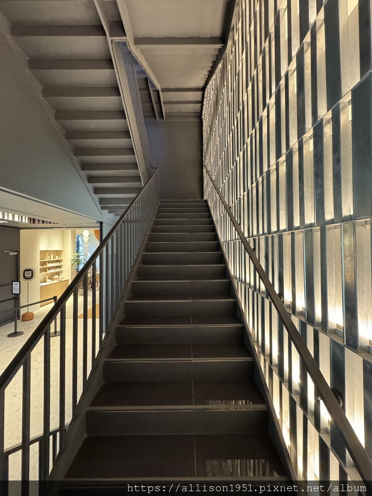 －＞蔦屋書店台中老佛爺店新開幕踩點： 180坪閱讀X藝術X社