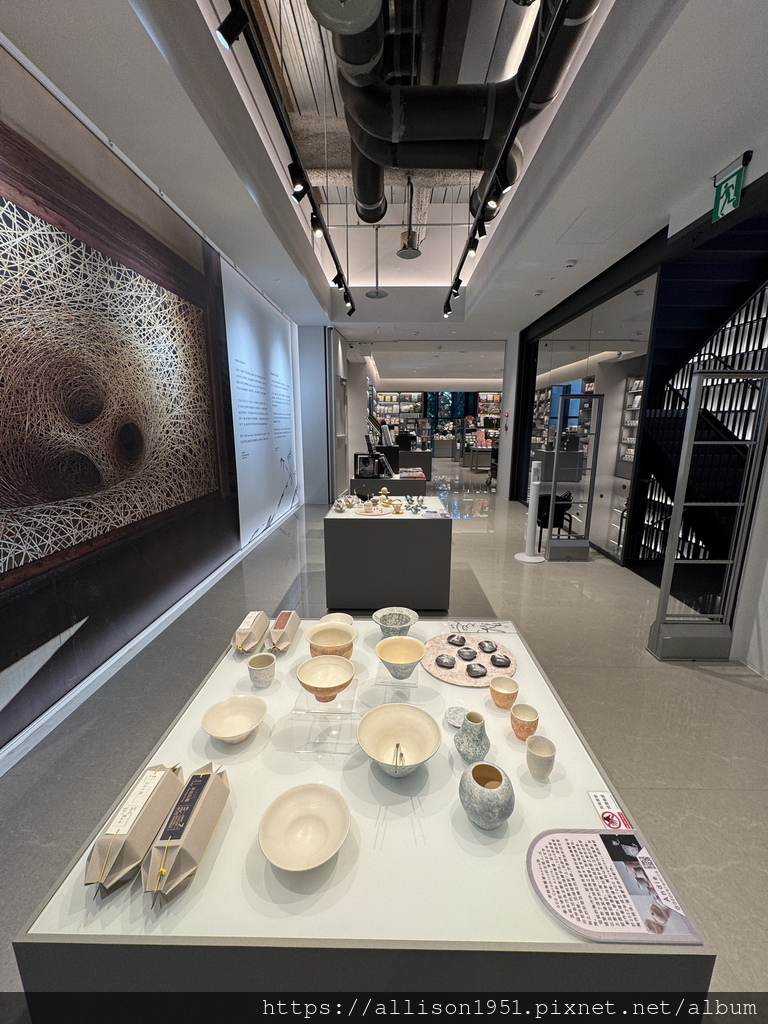 －＞蔦屋書店台中老佛爺店新開幕踩點： 180坪閱讀X藝術X社