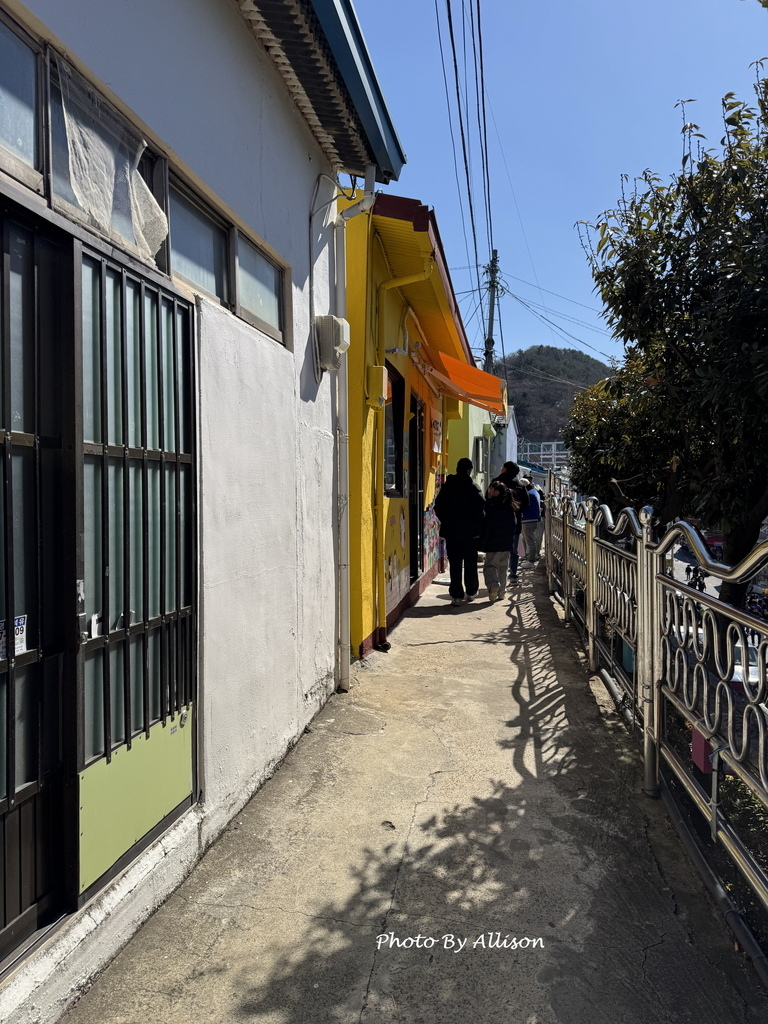 －＞ 攝影客會愛，超好拍的甘川文化村的彩繪壁畫， 以及迷宮般