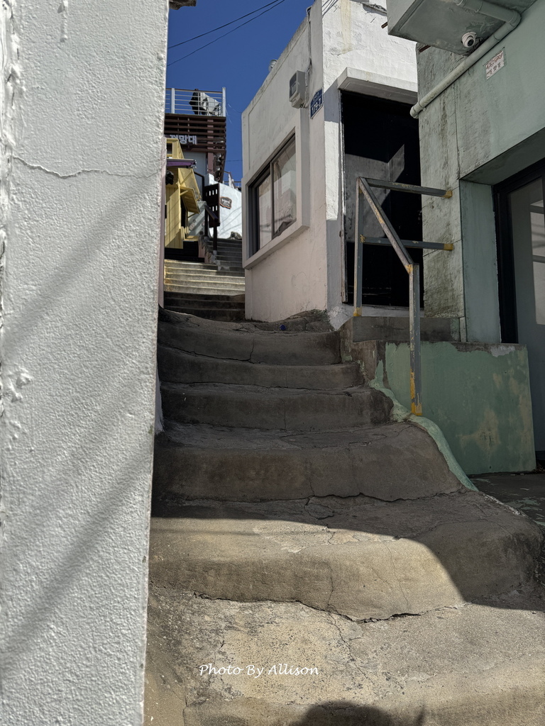 －＞ 攝影客會愛，超好拍的甘川文化村的彩繪壁畫， 以及迷宮般