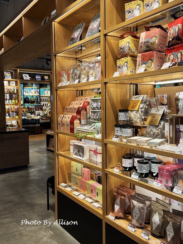 －＞書香X咖啡香 蔦屋書店台中市政店－依然是台中最美書店