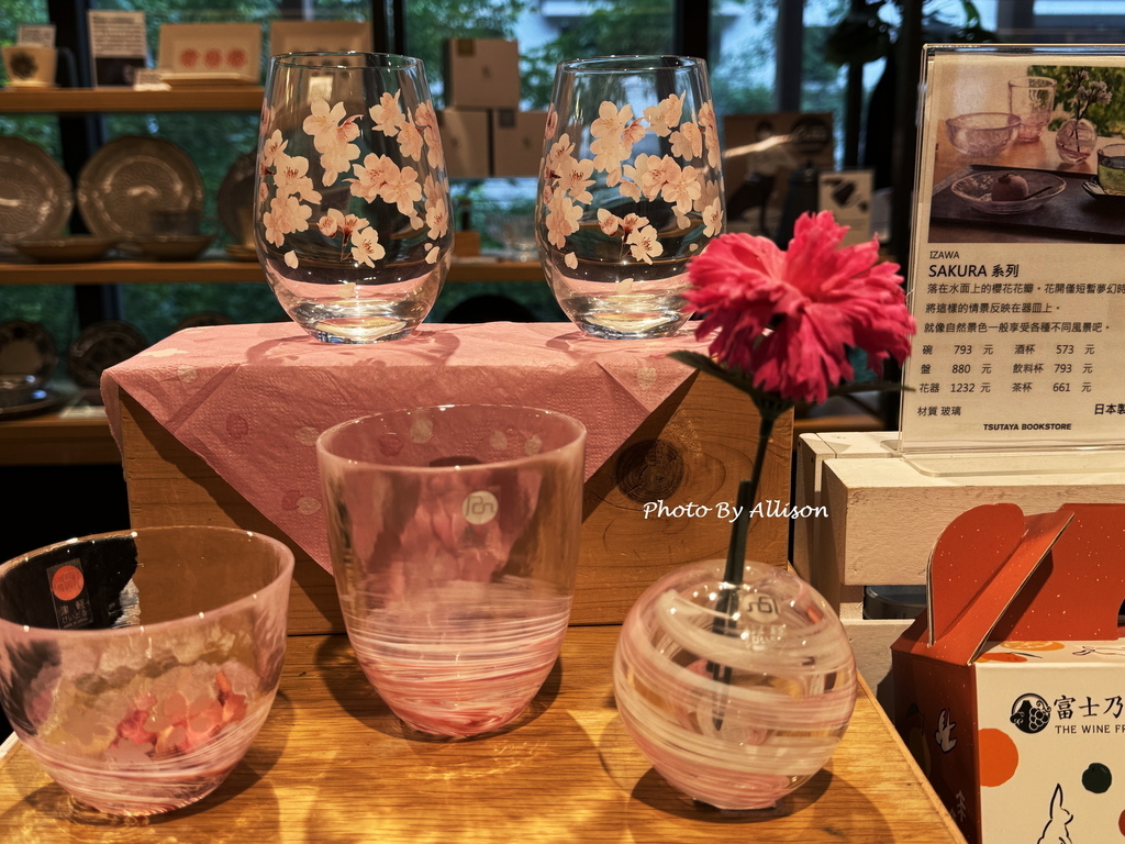－＞書香X咖啡香 蔦屋書店台中市政店－依然是台中最美書店