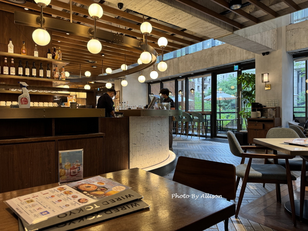 －＞書香X咖啡香 蔦屋書店台中市政店－依然是台中最美書店