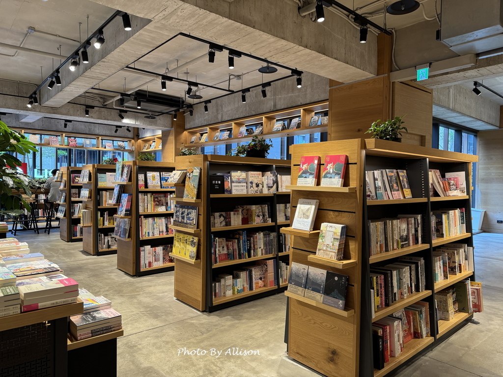 －＞書香X咖啡香 蔦屋書店台中市政店－依然是台中最美書店
