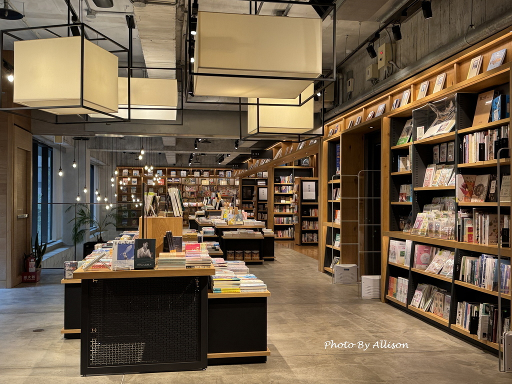 －＞書香X咖啡香 蔦屋書店台中市政店－依然是台中最美書店