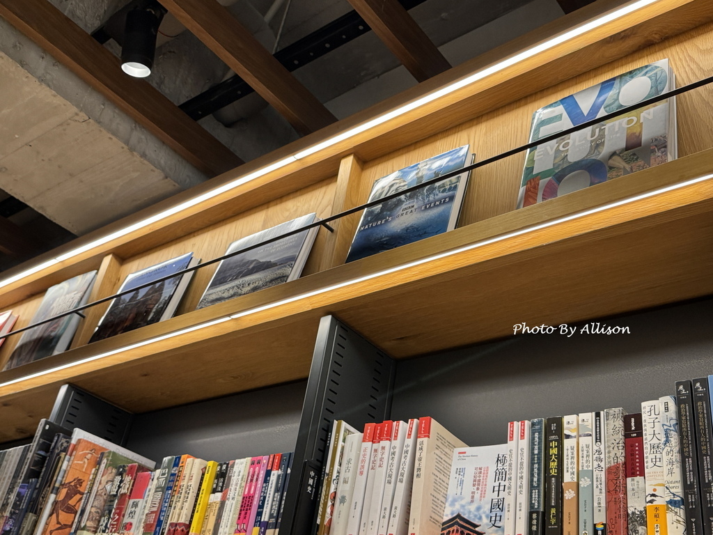 －＞書香X咖啡香 蔦屋書店台中市政店－依然是台中最美書店
