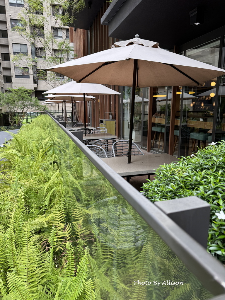 －＞書香X咖啡香 蔦屋書店台中市政店－依然是台中最美書店