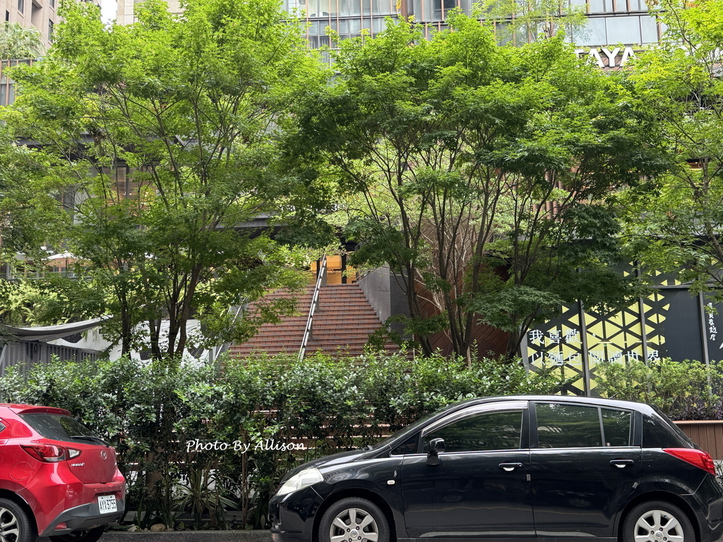 －＞書香X咖啡香 蔦屋書店台中市政店－依然是台中最美書店