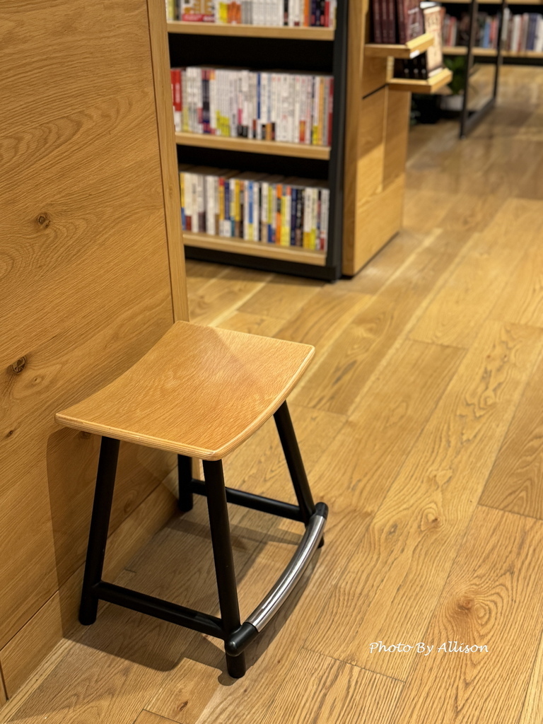 －＞書香X咖啡香 蔦屋書店台中市政店－依然是台中最美書店