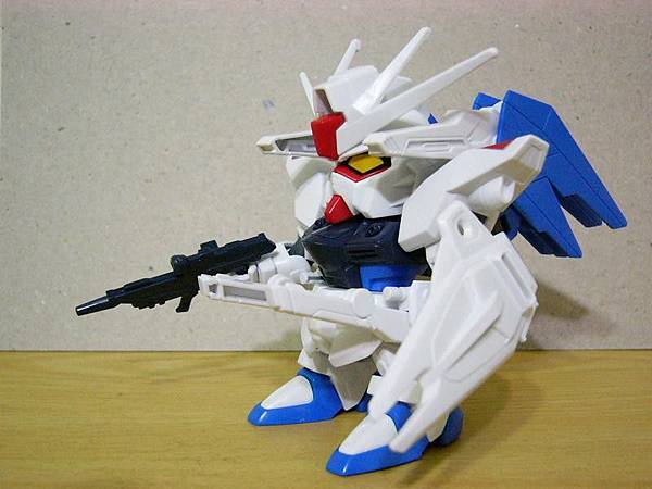 BB戰士 Freedom Gundam_001