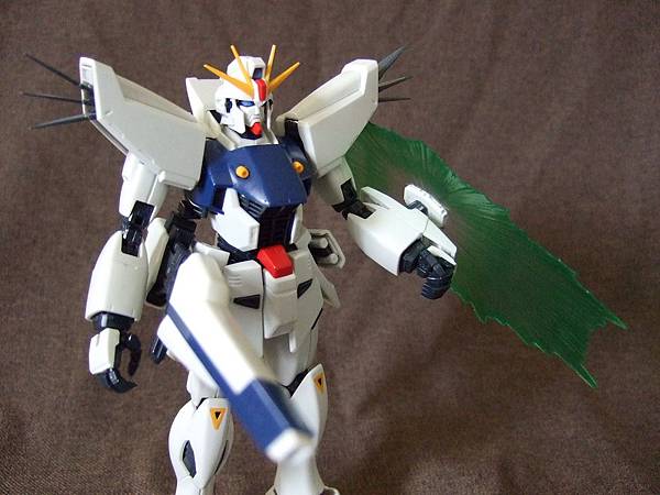 F91左腰裝甲藏雙劍柄_軟膠光盾.JPG