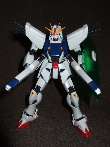 F91背部雙光束砲前移1.JPG