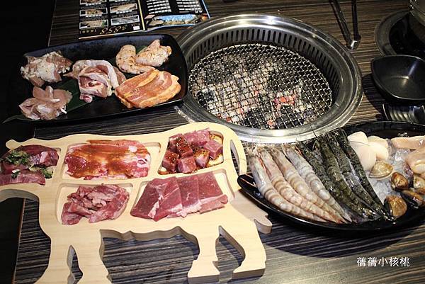 【好客燒烤。台中老虎城店】只要858，海鮮炭火燒肉吃到飽。不