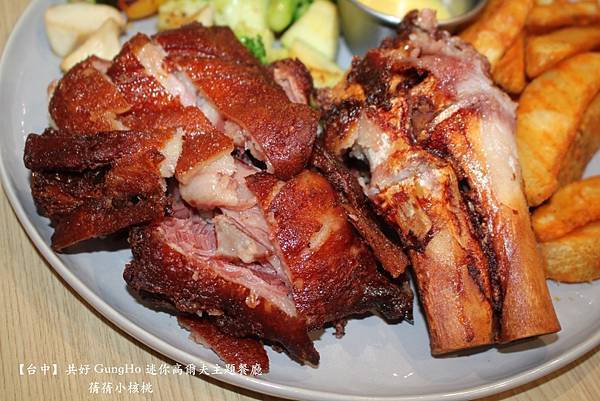 【台中親子共樂餐廳】共好 GungHo 迷你高爾夫主題餐廳⎪