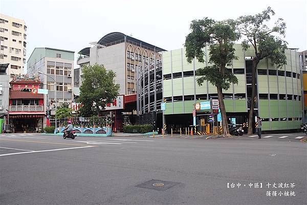 【台中柳川水岸飲料】十丈波紅茶⎪柳岸旁平價飲料店，嚴選高級茶