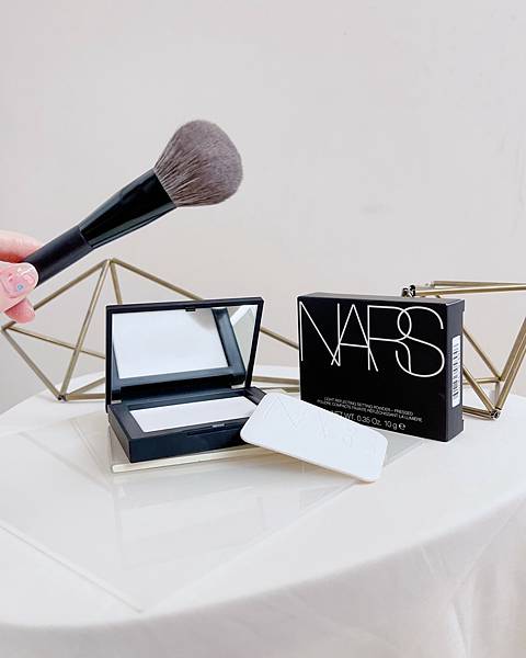 NARS 裸光肌萃粉底精華 小光瓶 裸光蜜粉餅 小白餅06