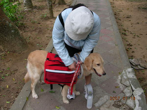 去墾丁公園玩囉~~長子要負責背行李