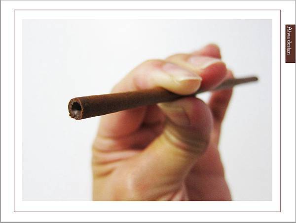 LOTTE TOPPO巧克力棒-微苦 濃郁微苦巧克力+酥脆蝴蝶餅身絕佳組合-09.jpg