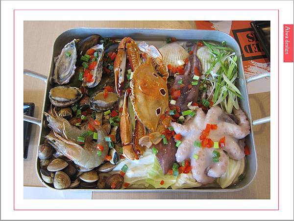 【新竹美食懶人包】吃好料+愛甜點。含括日式料理、異國料理、中 《新竹美食》【OMAYA春川炒雞】人氣高CP的「釜山巨無霸海鮮盆」每一口都是滿足的鮮甜甘美-01.jpg
