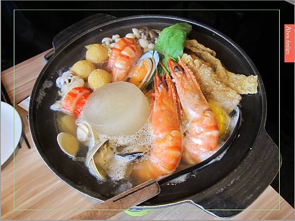 【新竹美食懶人包】吃好料+愛甜點。含括日式料理、異國料理、中 【竹北美食週記】東街日式料理,超霸氣的厚切生魚片!限量膠原蛋白明蝦雙人火鍋,鮮甜味擋不住-16.jpg
