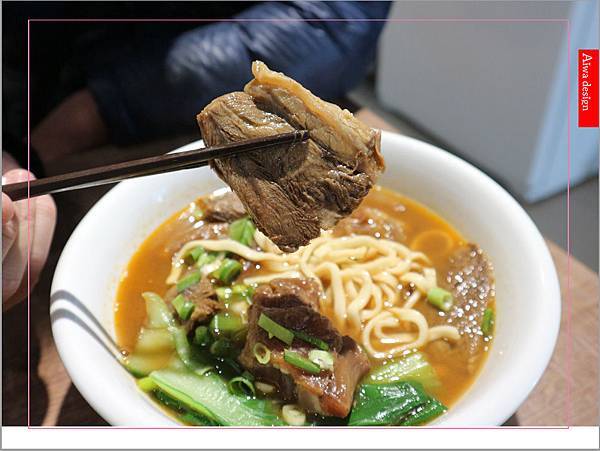【新竹美食懶人包】吃好料+愛甜點。含括日式料理、異國料理、中 【新豐美食週記】吳媽媽沙茶咖哩炒麵,超推原汁牛肉麵+牛筋麵,麻香百頁豆腐非常入味Q彈-21.jpg