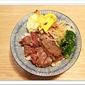 【新竹美食週記】燒肉丼販 x 人之初膠原嫩骨麵│自助販賣機點餐超促咪│免費味噌湯和飲料無限暢飲│新竹巨城附近-01.jpg