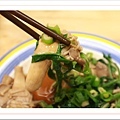 【新竹美食週記】亘記牛肉麵(亘記滷味工坊)，CHOICE等級的牛肉，佈均勻的油花，肉質上鮮嫩。冰鎮滷味，好吃不油膩-24.jpg