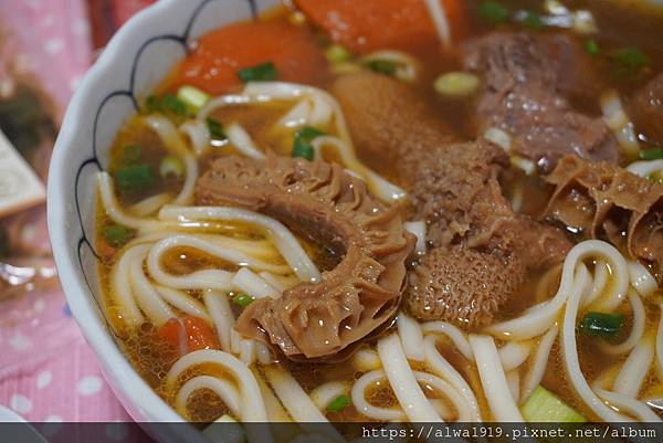 「好食圓滿」家庭料理新選擇：牛肉麵常溫包＋麻辣鴨血豆腐鍋底美