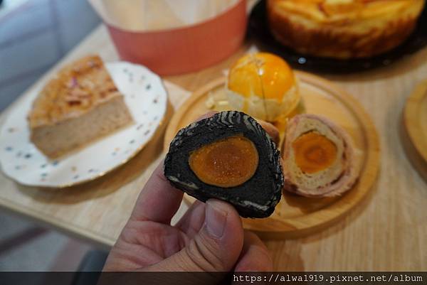 【桃園伴手禮】拾瑞咖啡烘培:巴斯克蛋糕專賣店,料好實在!精品