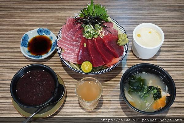 【竹北必吃日本料理推荐】渔市大众食堂：进击的黑鲔丼，丰盛又美