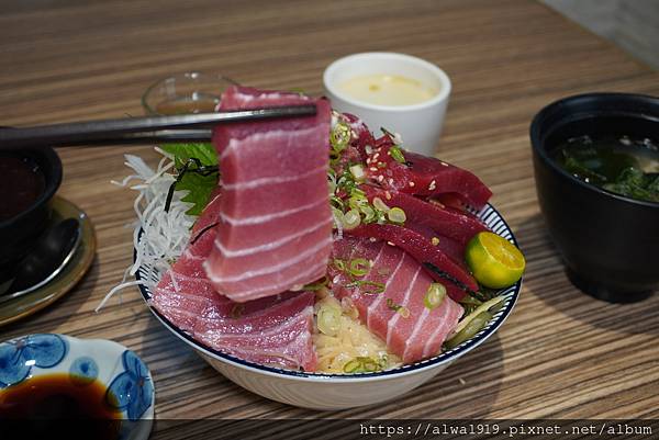 【竹北必吃日本料理推荐】渔市大众食堂：进击的黑鲔丼，丰盛又美