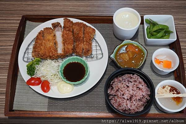 【竹北必吃日本料理推荐】渔市大众食堂：进击的黑鲔丼，丰盛又美